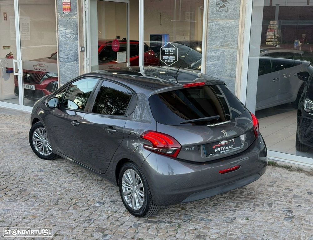 Peugeot 208 2018 photo 2