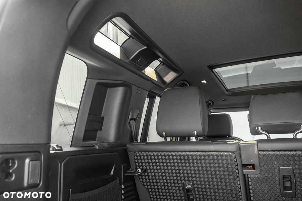 Land Rover Defender 110 D250 X-Dynamic SE - 21