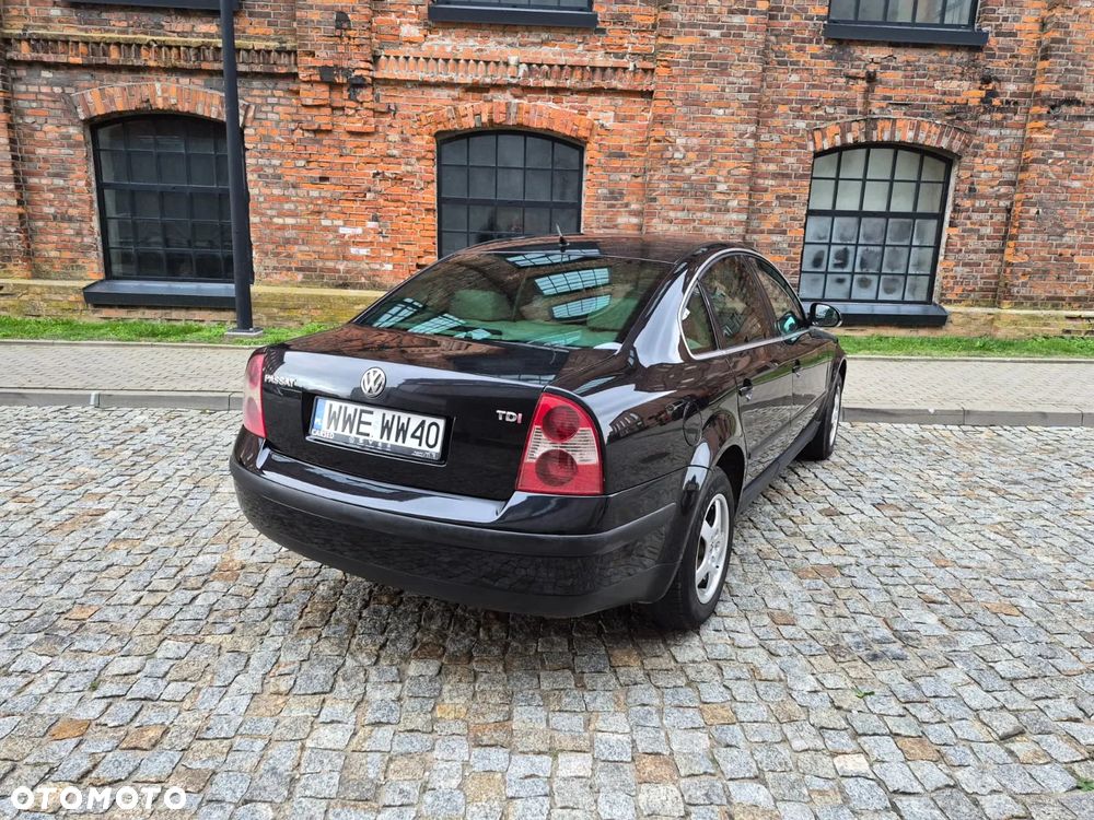 Volkswagen Passat 1.9 TDI Highline - 22