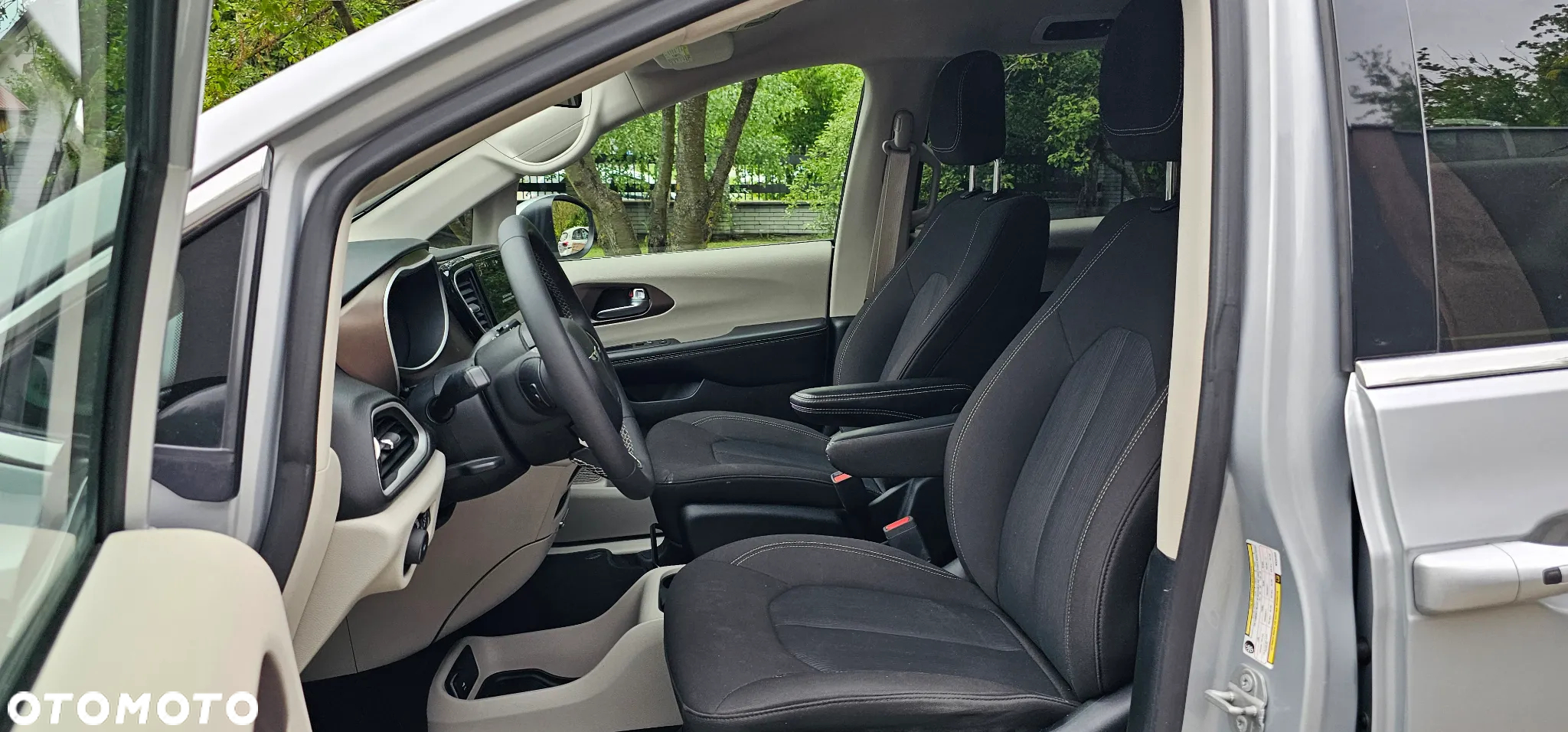 Chrysler Pacifica - 11