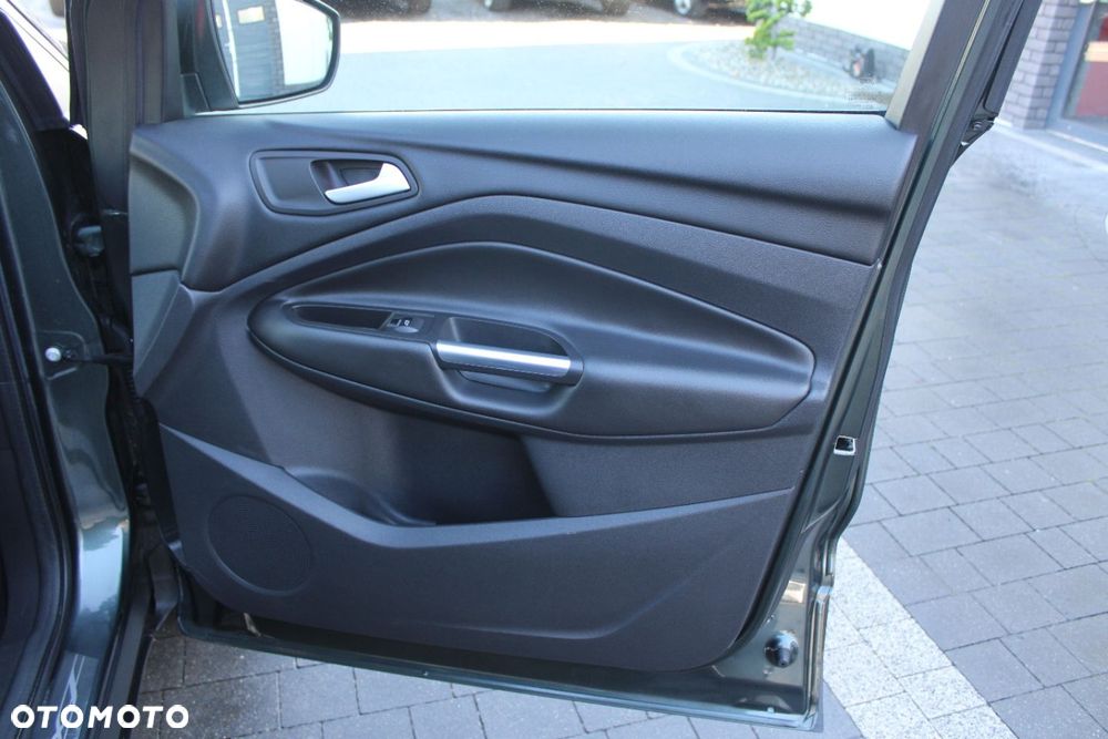 Ford Kuga - 25