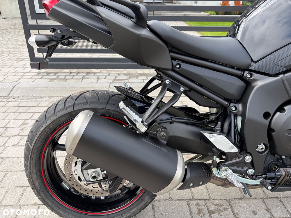 Yamaha FZ8 - 11