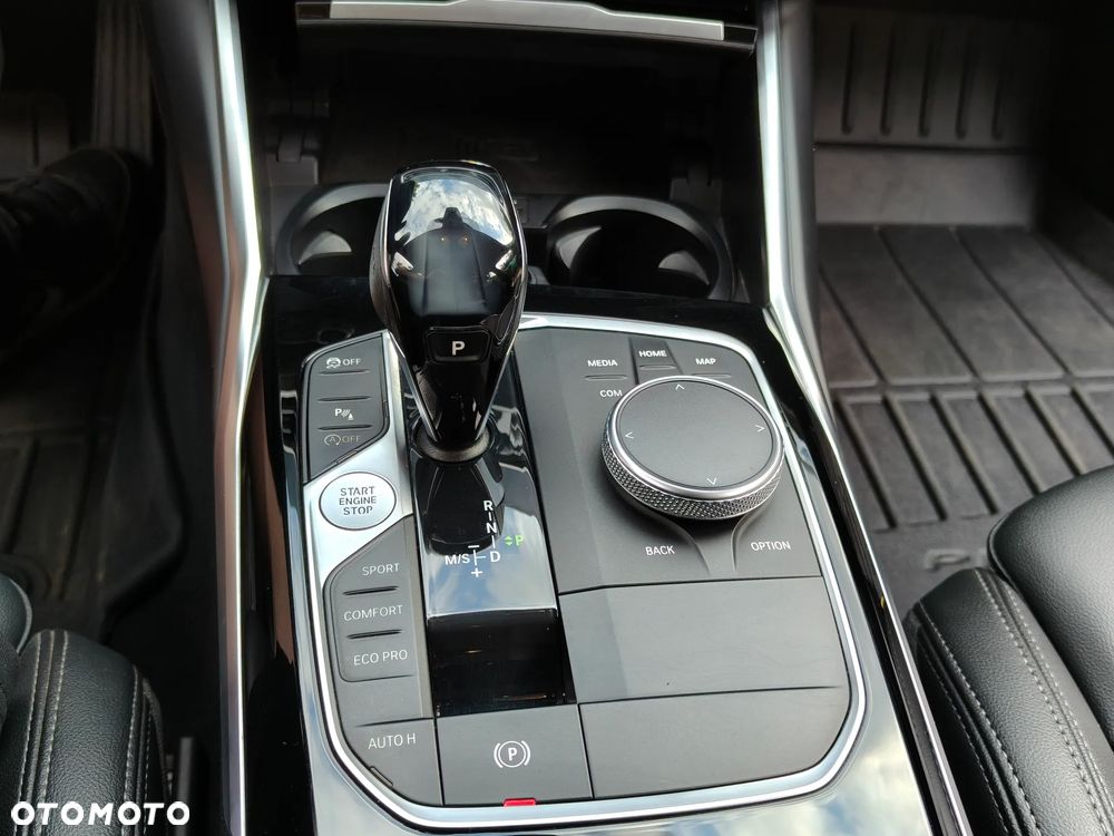 BMW Seria 3 320d xDrive - 33