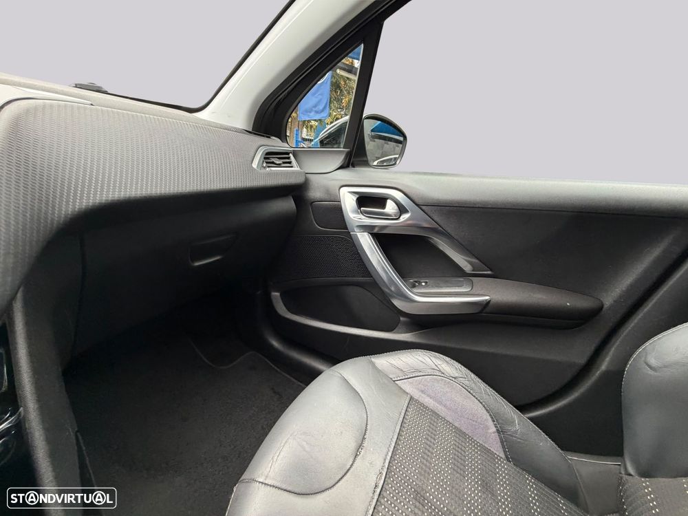 Peugeot 2008 1.2 PureTech Allure - 20
