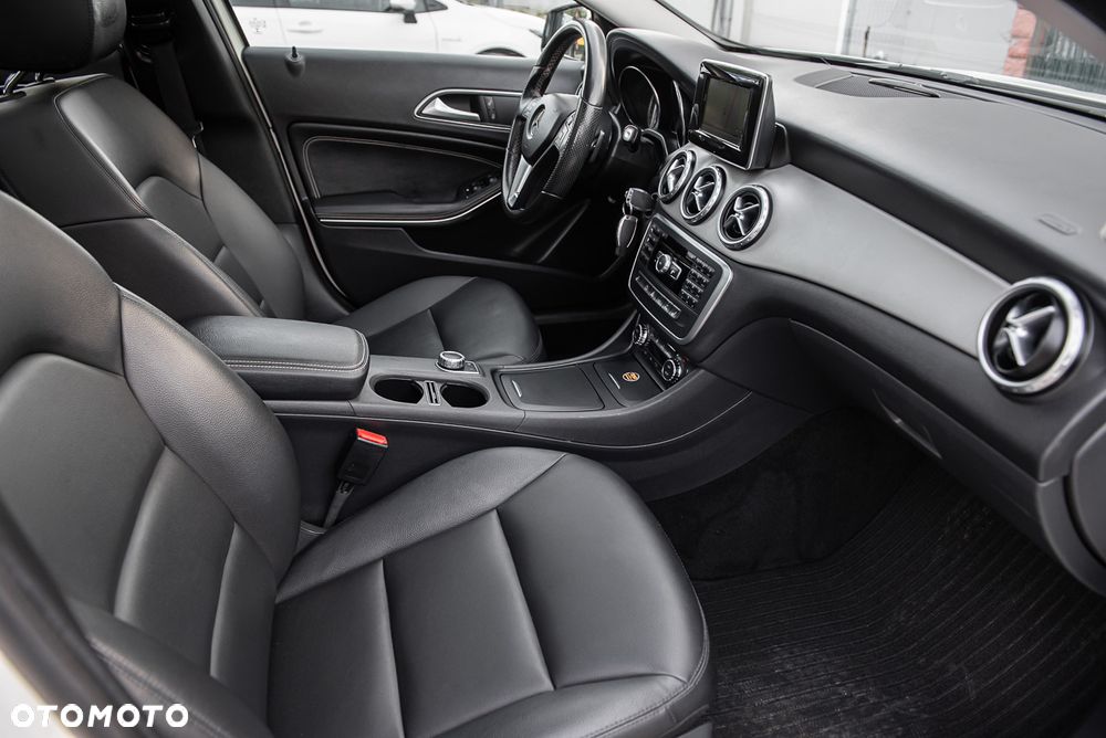 Mercedes-Benz GLA 220 d 4Matic 7G-DCT AMG Line - 33