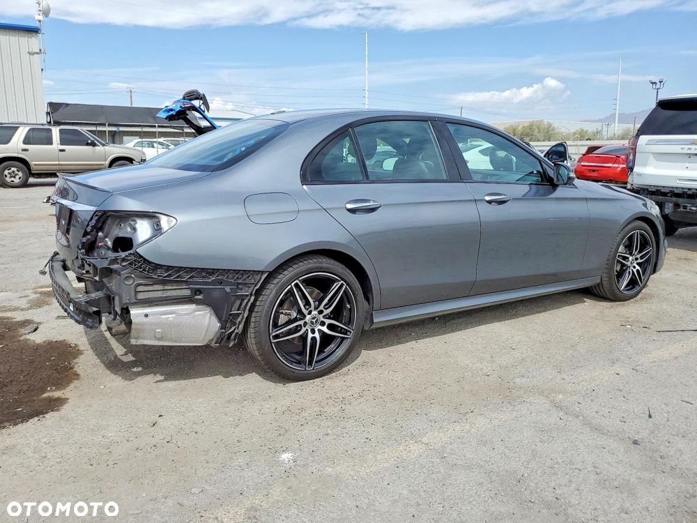 Mercedes-Benz Klasa E 300 9G-TRONIC AMG Line - 4