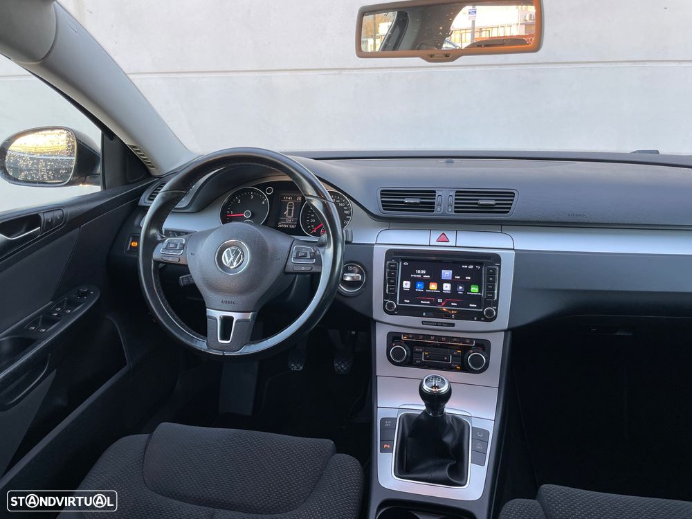 VW Passat 1.6 TDI BlueMotion - 11