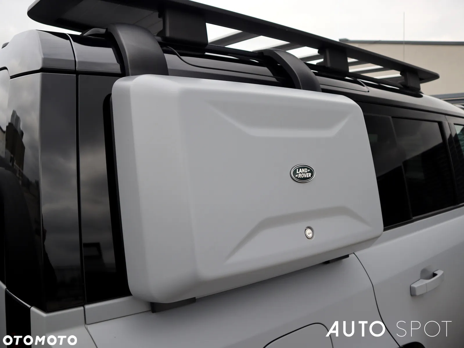 Land Rover Defender - 10