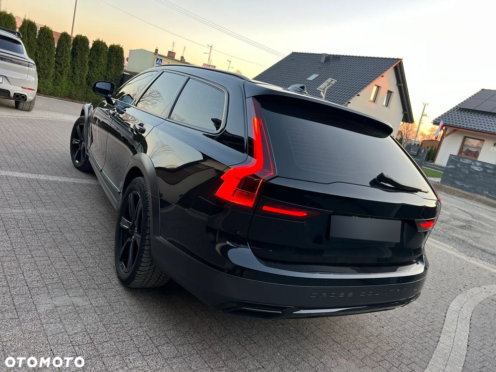 Volvo V90 Cross Country D5 AWD Pro - 19