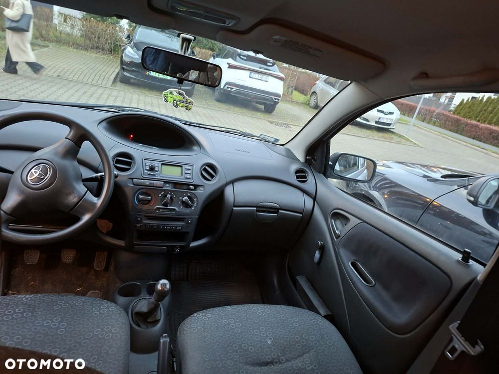 Toyota Yaris 1.0 Base - 5