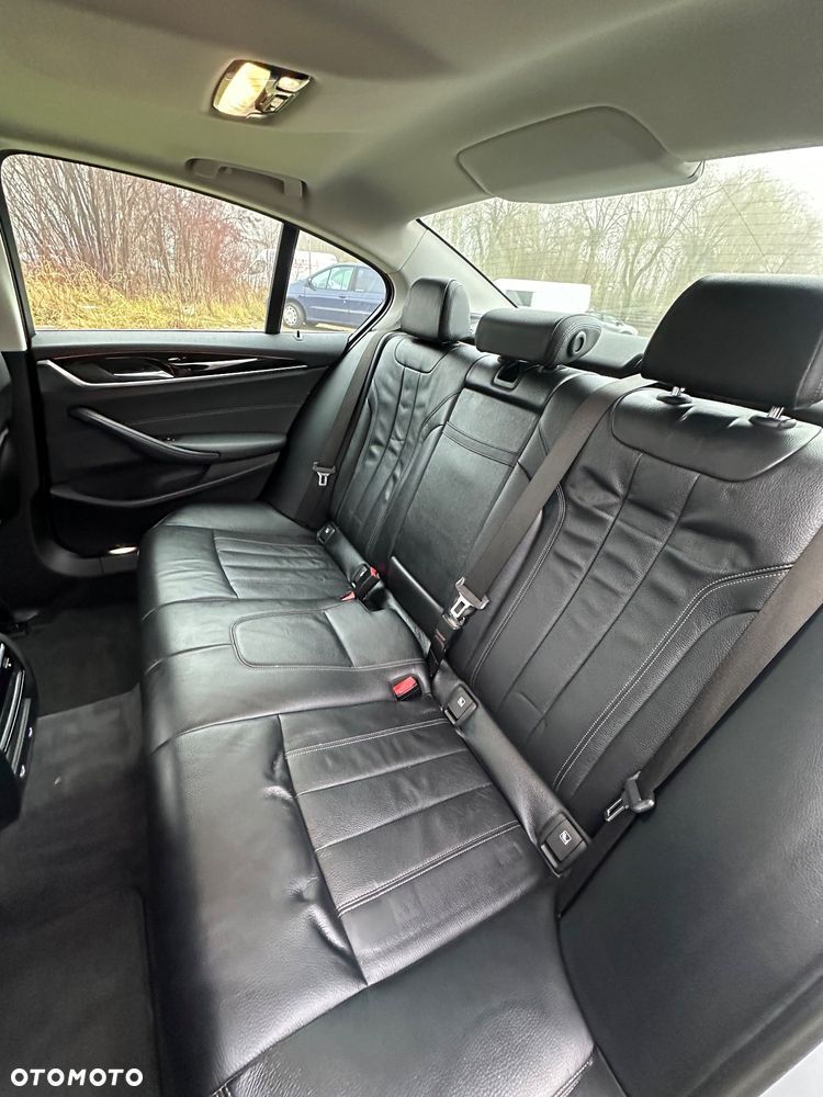BMW Seria 5 530i xDrive Luxury Line - 13