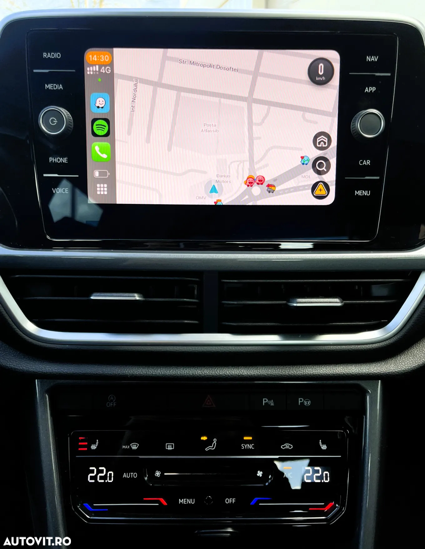 Volkswagen T-ROC 1.5 TSI DSG Style - 12