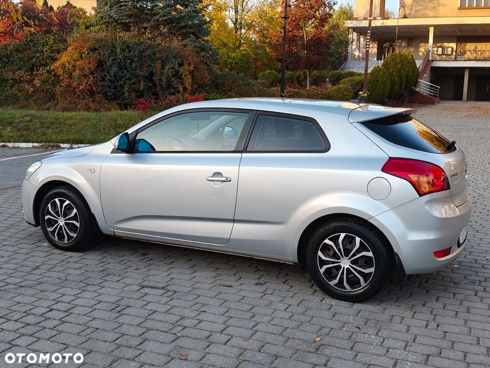 Kia Ceed - 10