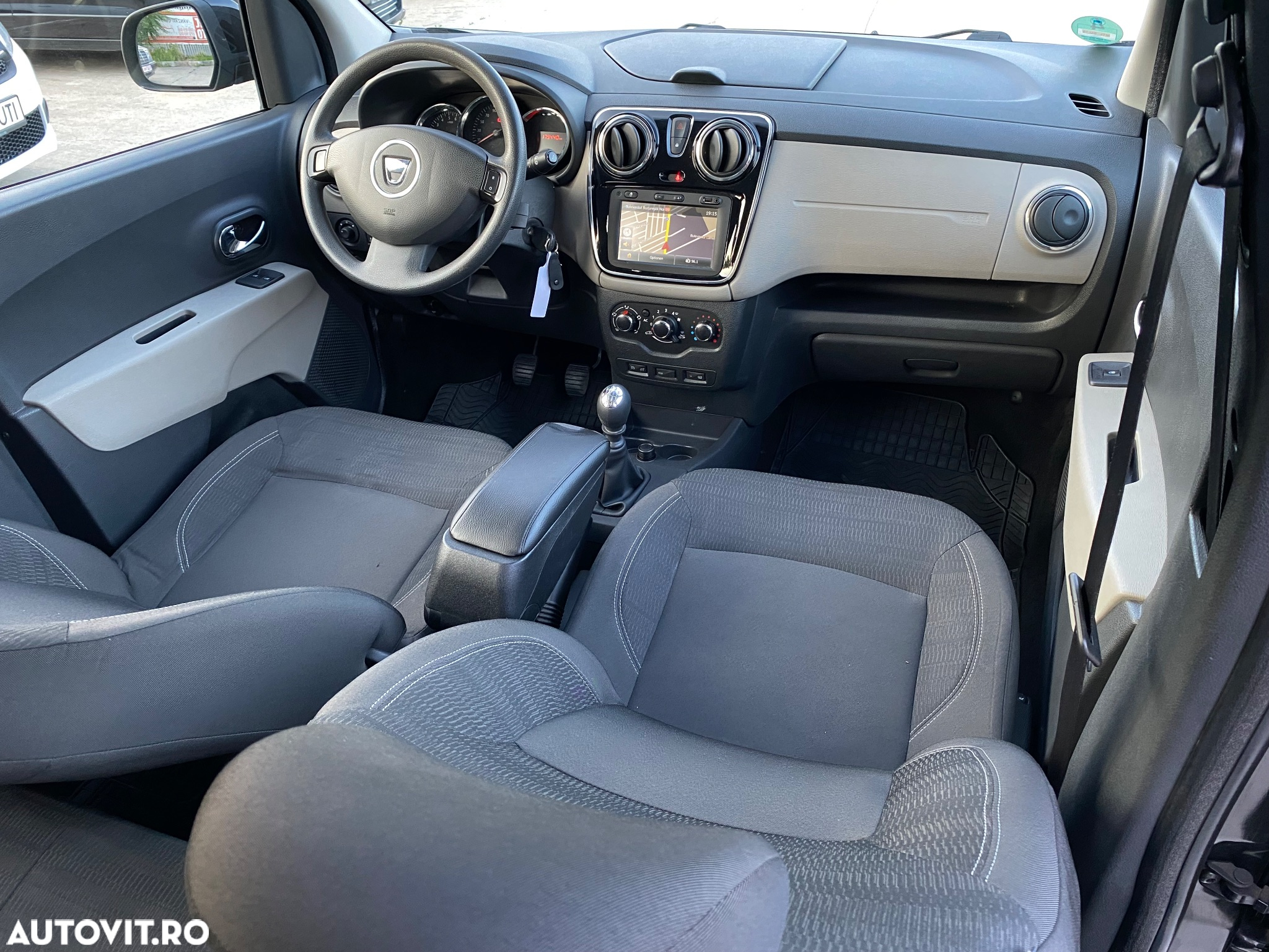Dacia Lodgy 1.5 dCi 109 CP Laureate - 11