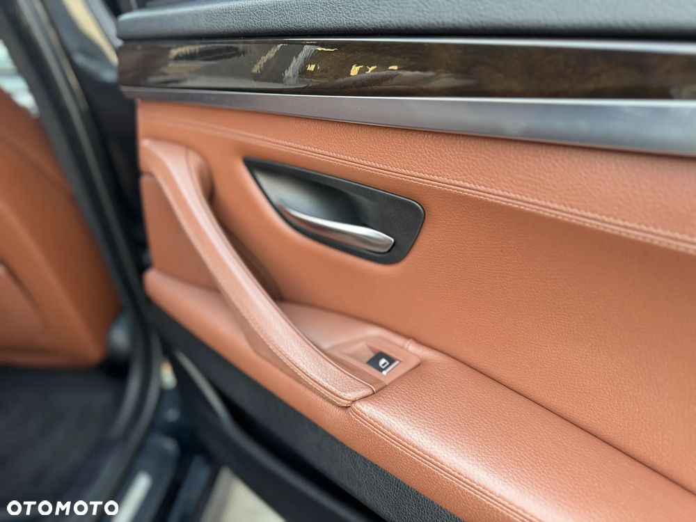 BMW Seria 5 535i - 33