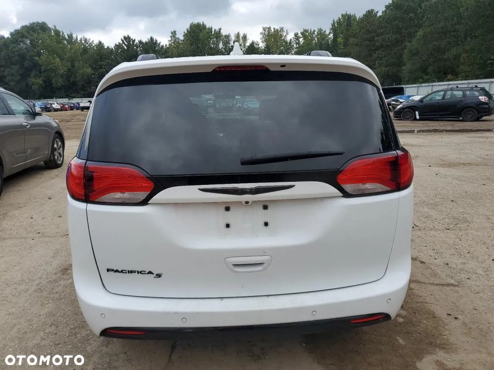 Chrysler Pacifica - 5