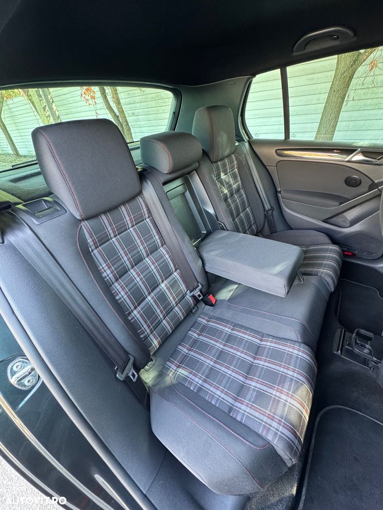 Volkswagen Golf 2.0 GTI DSG - 17