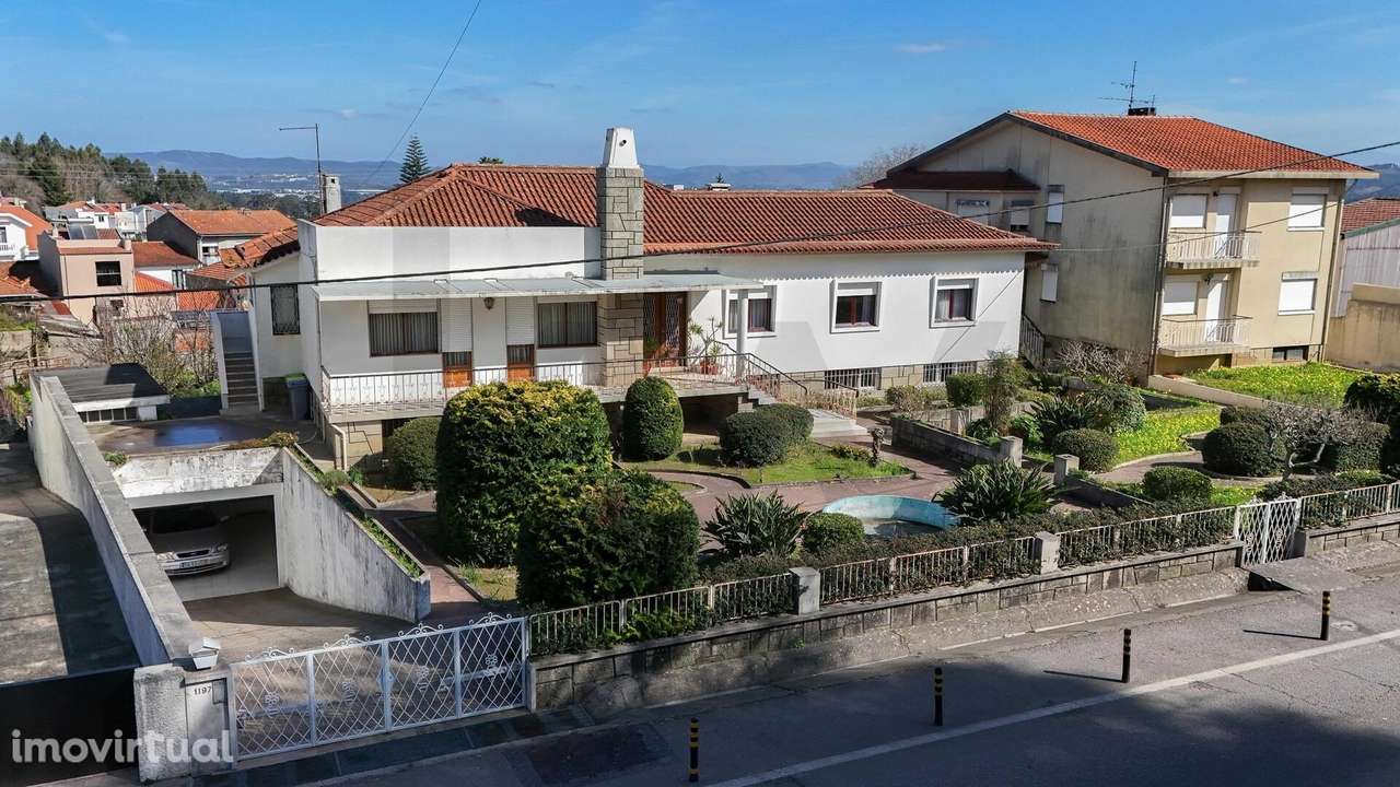 Moradia T(3 + 4) para renovar com terreno de 1959 m2 em Pedroso/Carval - Grande imagem: 2/60