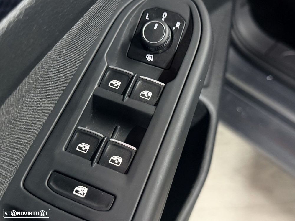 VW Golf 1.0 TSI Confortline - 24