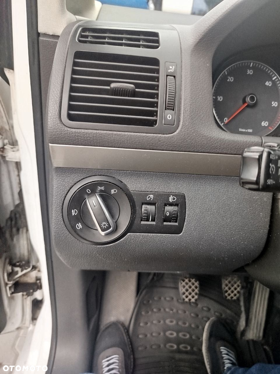 Volkswagen Touran 2.0 TDI Trendline - 13