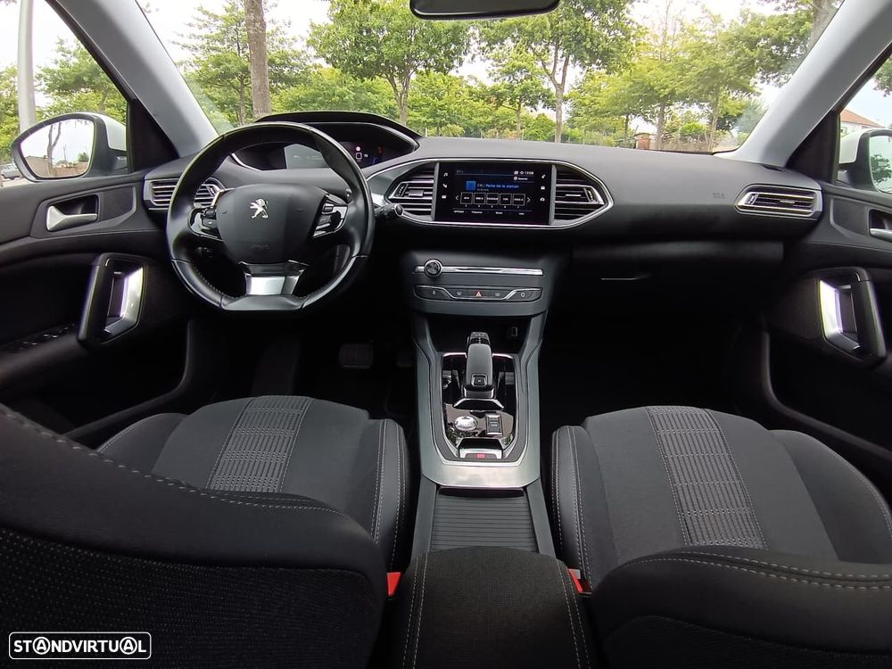 Peugeot 308 1.2 PureTech Allure EAT8 - 16