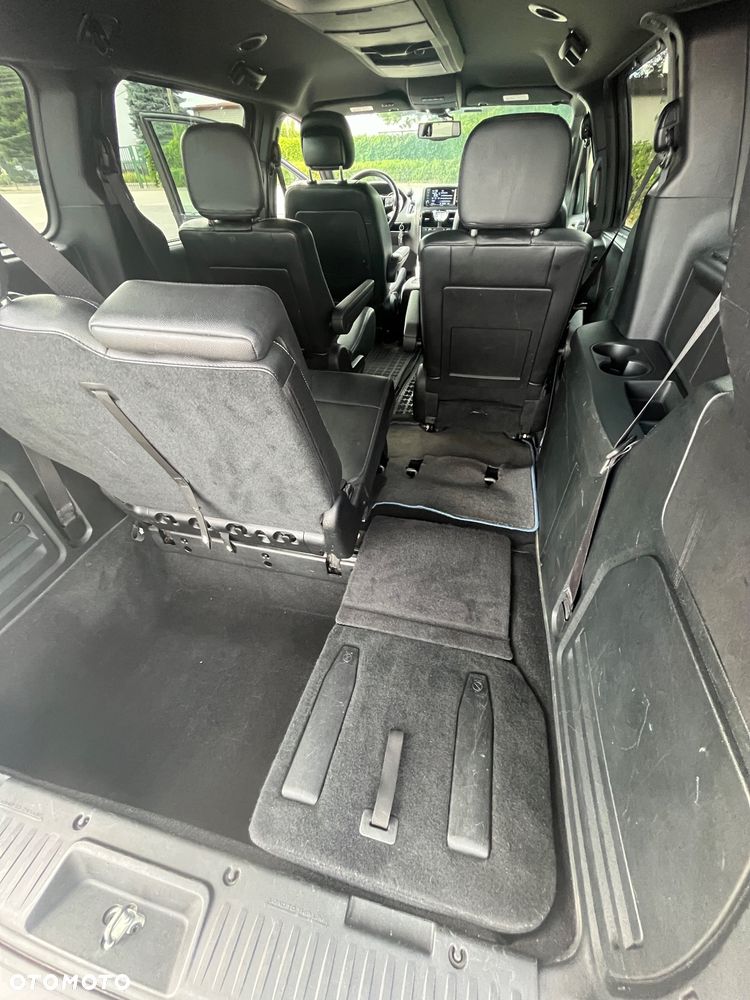 Chrysler Town & Country - 20