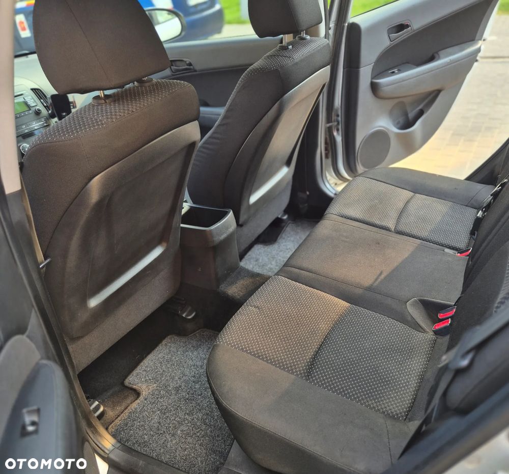 Hyundai i30 1.6 CRDi Seasons - 9