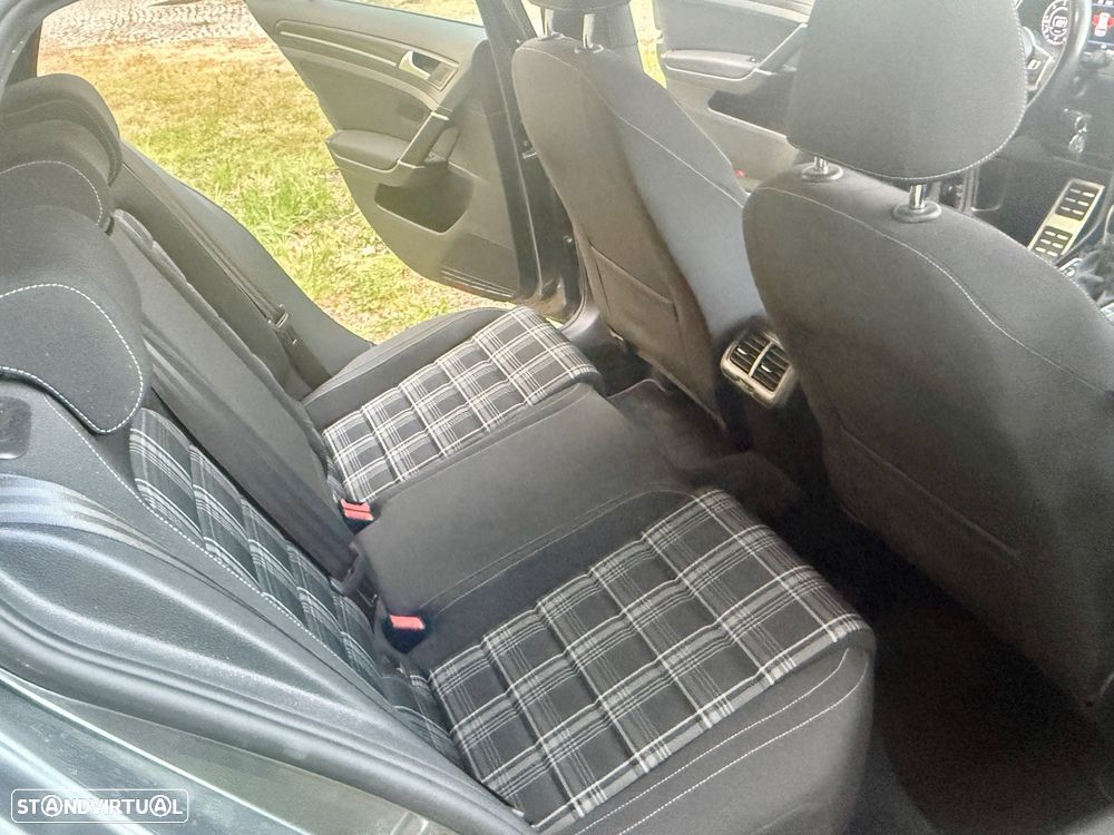 VW Golf 2.0 TDI GTD DSG - 21