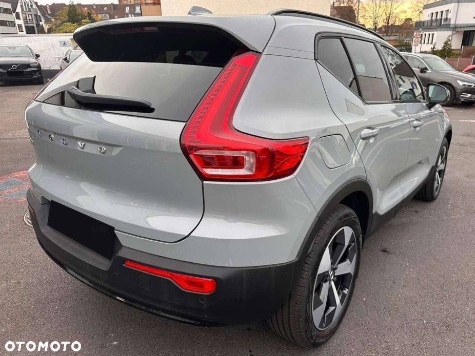 Volvo XC 40 B3 Ultra Dark - 4