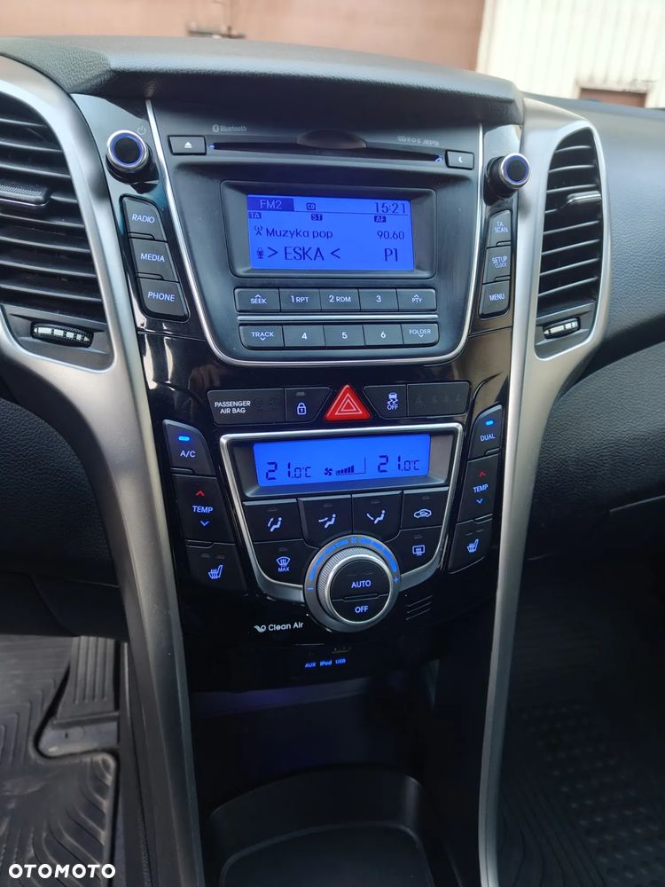 Hyundai i30 blue 1.6 CRDi Trend - 13