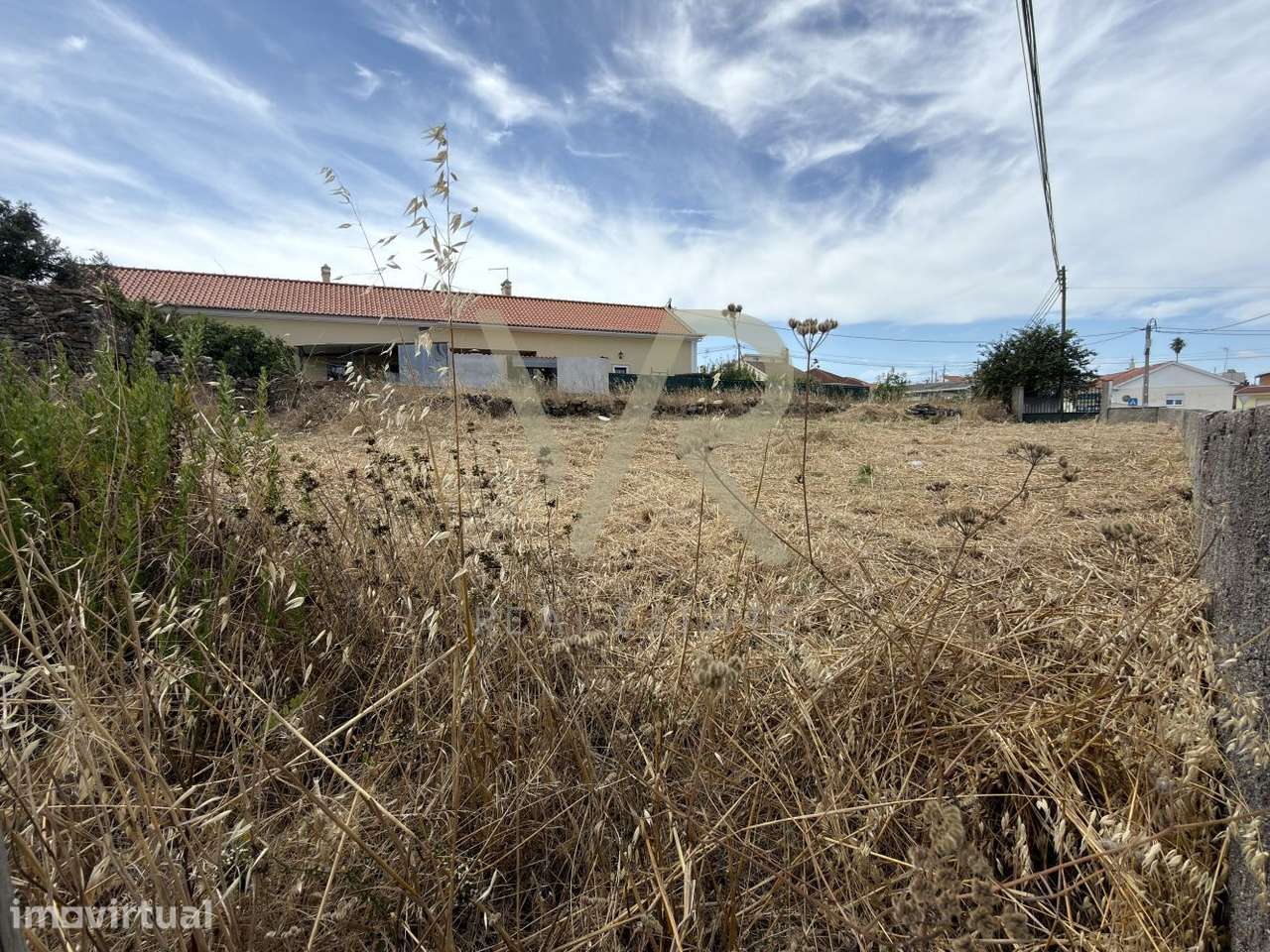 Terreno urbano com enorme potencial para concretizar o projeto da sua - Grande imagem: 3/23
