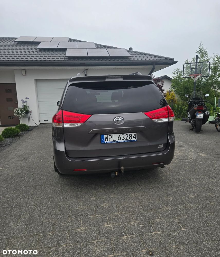 Toyota Sienna 3.5 XLE AWD - 6