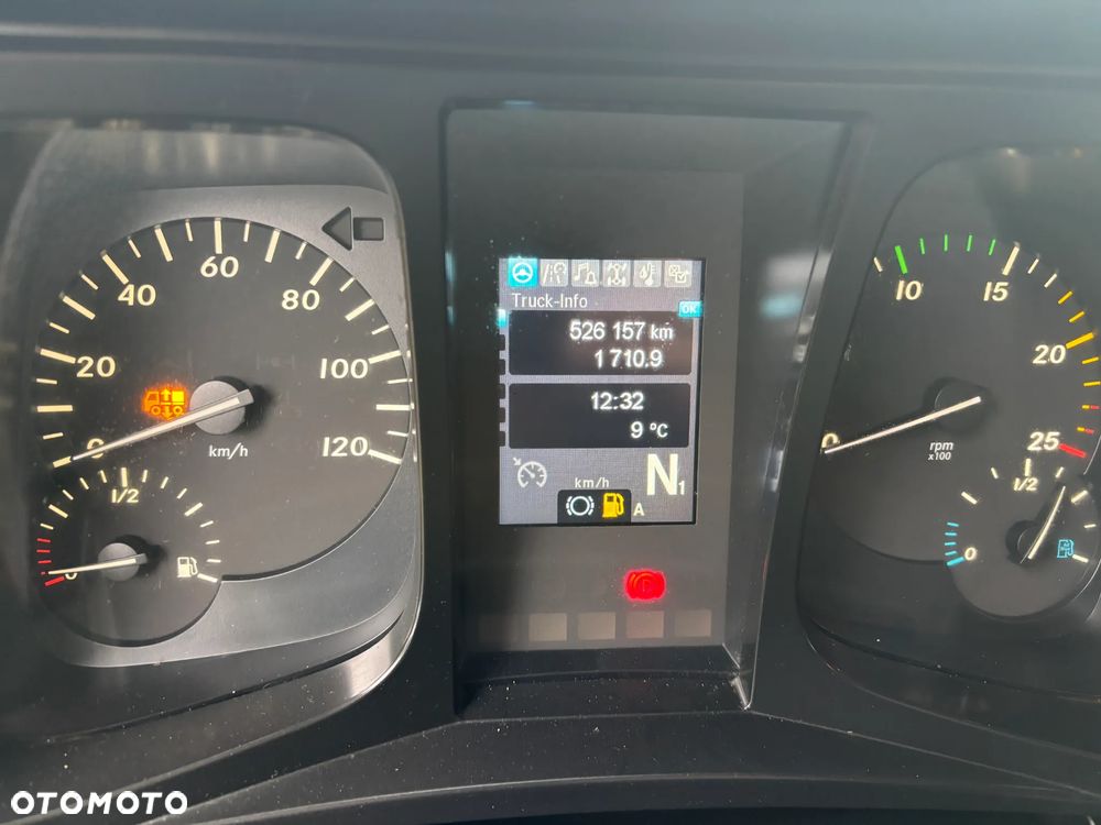 Mercedes-Benz ACTROS - 12