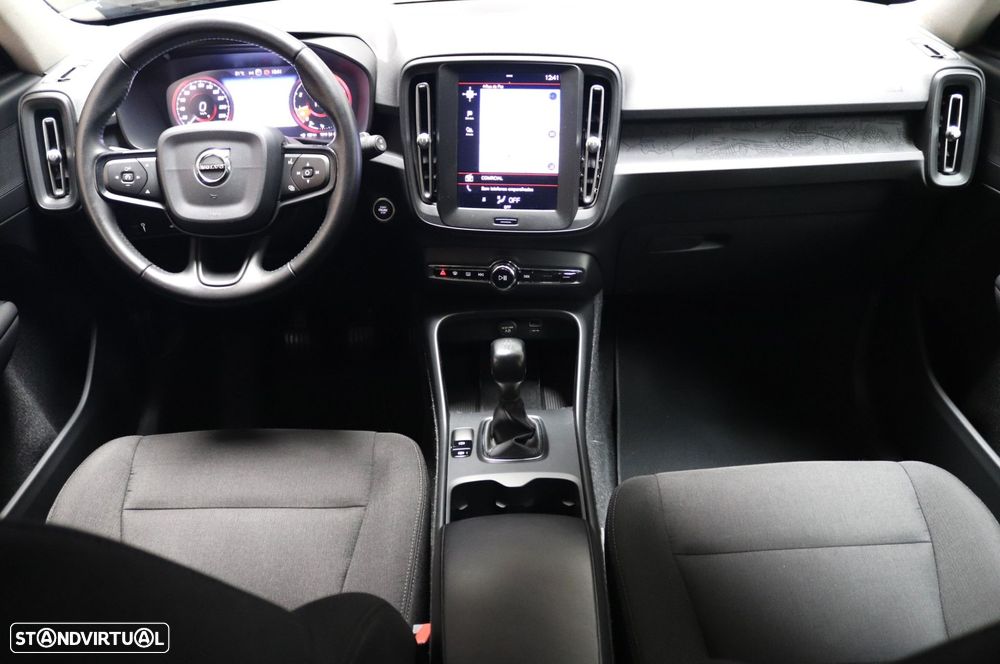 Volvo XC 40 1.5 T3 Momentum Tech Edition - 30