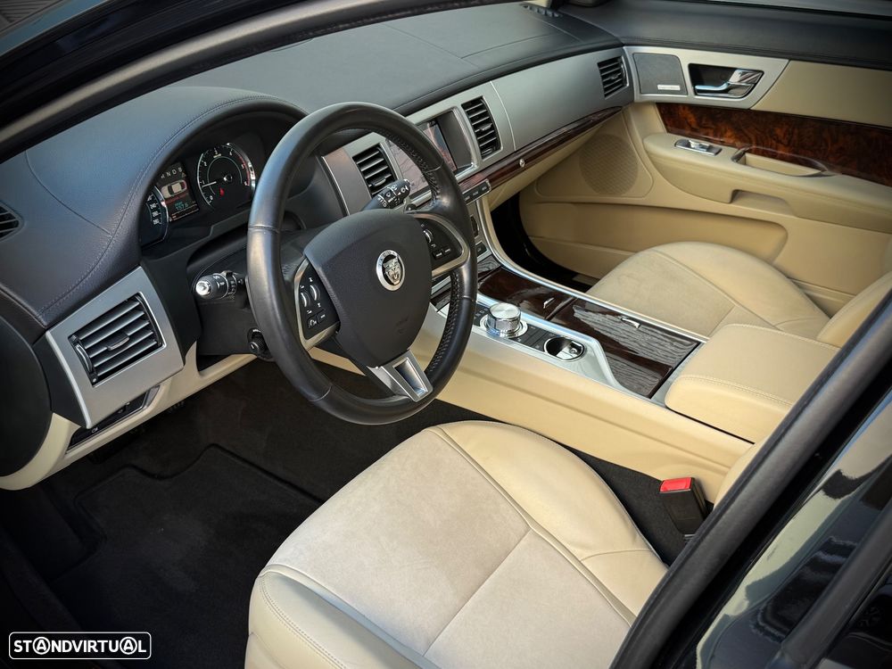 Jaguar XF 2.2 D Premium Luxury - 7