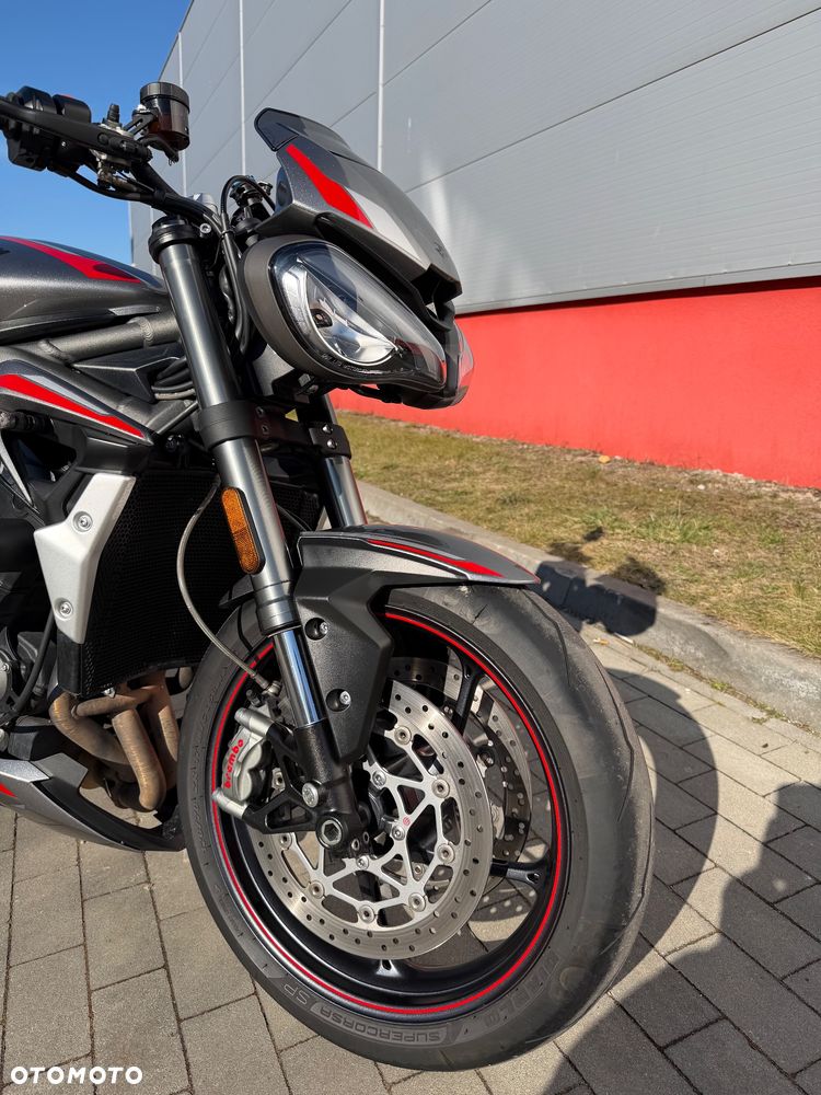 Triumph Street Triple - 8