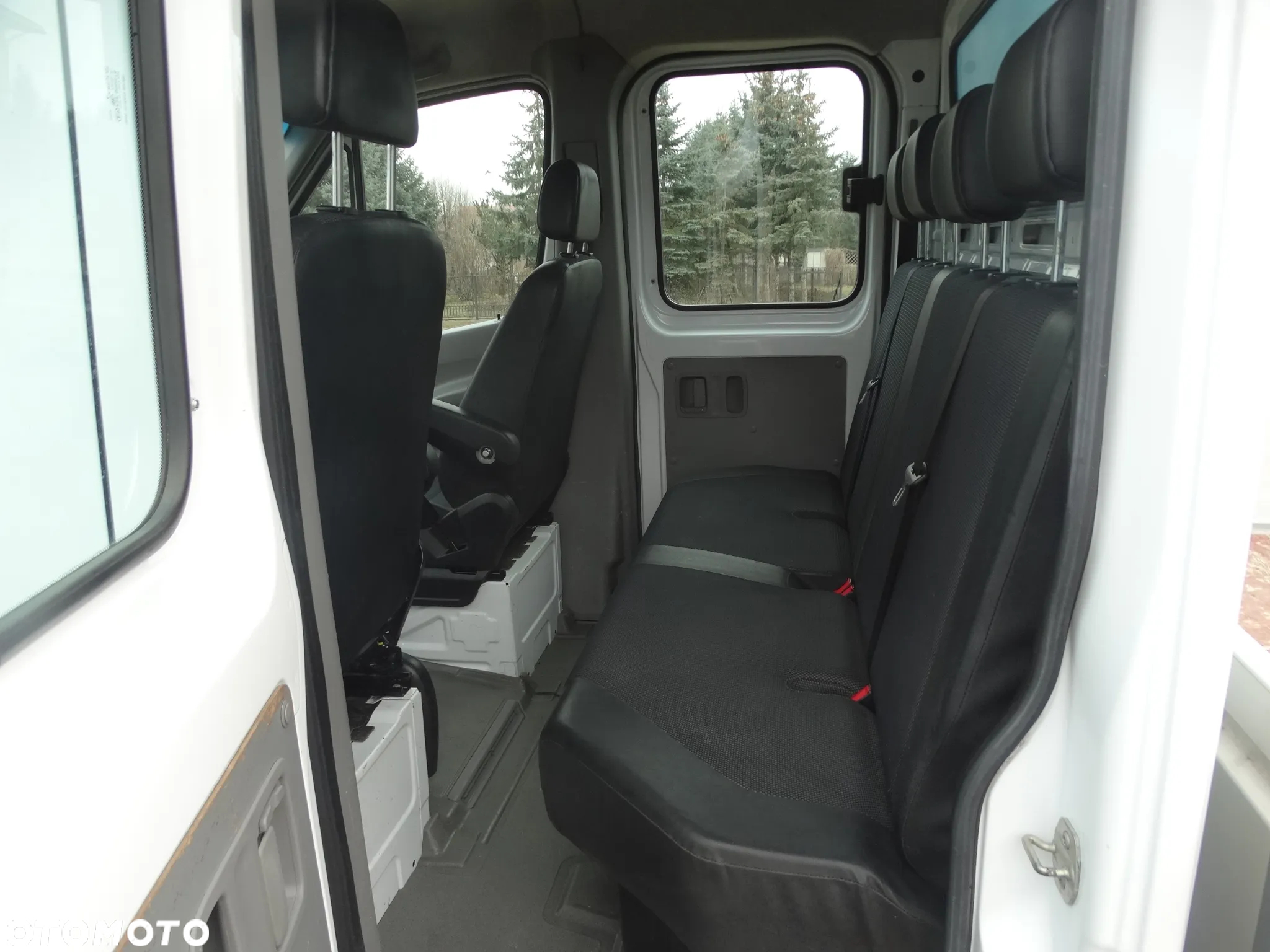 Mercedes-Benz Sprinter - 14
