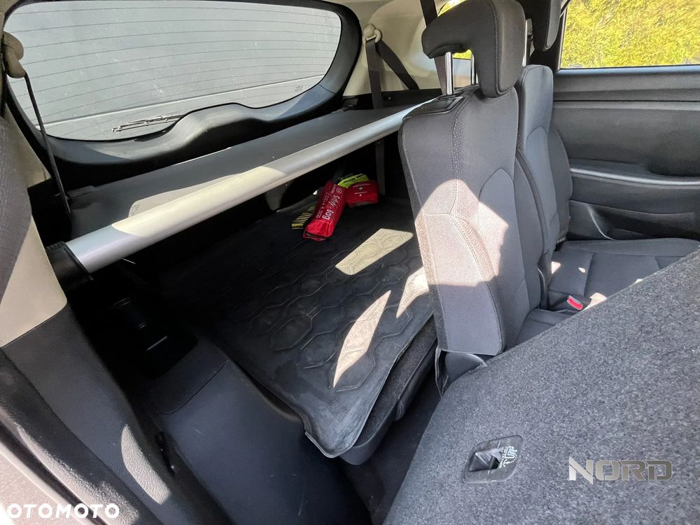 Kia Carens 1.6 GDI L - 16