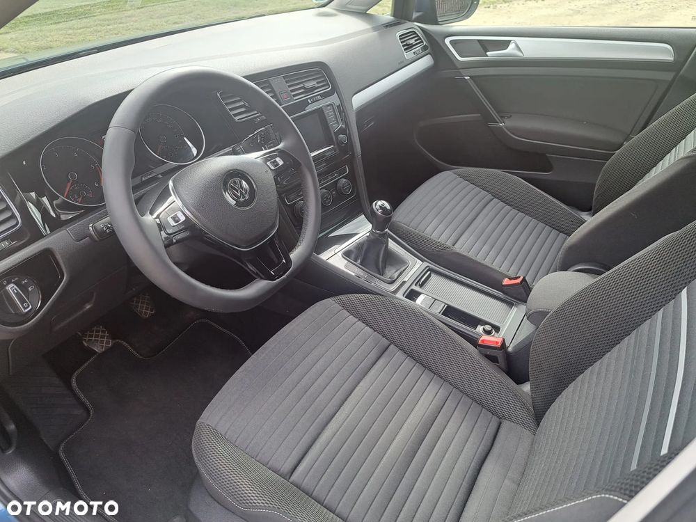 Volkswagen Golf - 18