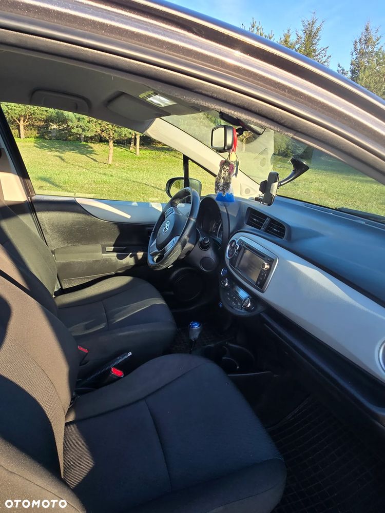 Toyota Yaris Hybrid 100 Premium - 11