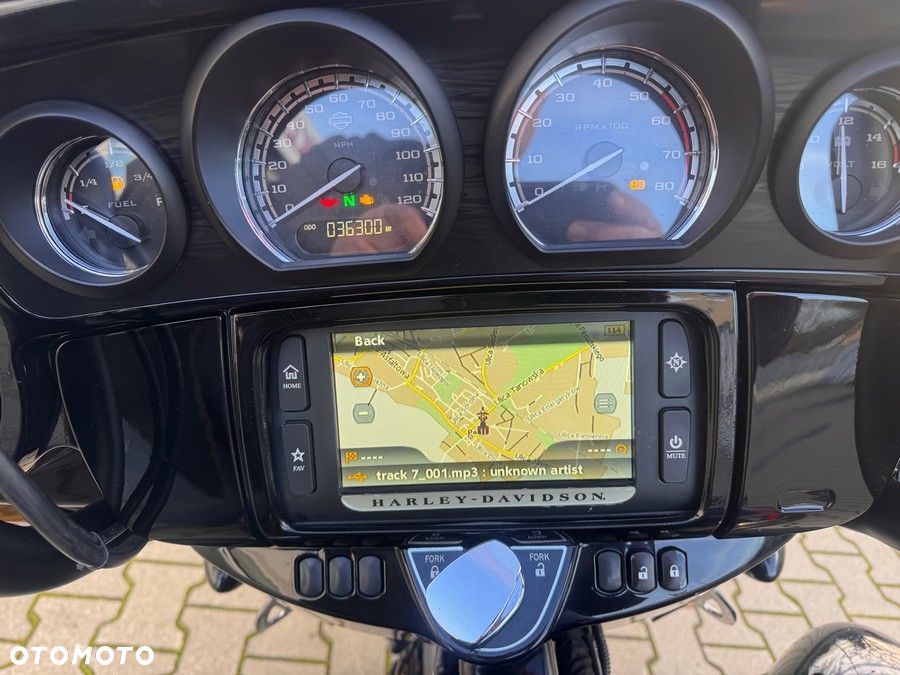 Harley-Davidson CVO Street Glide - 13