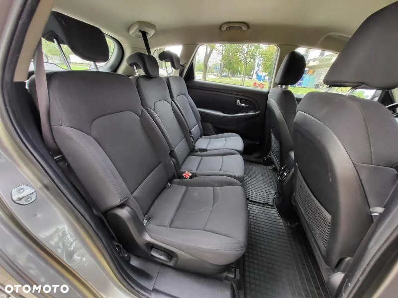 Kia Carens 1.6 GDI M - 28
