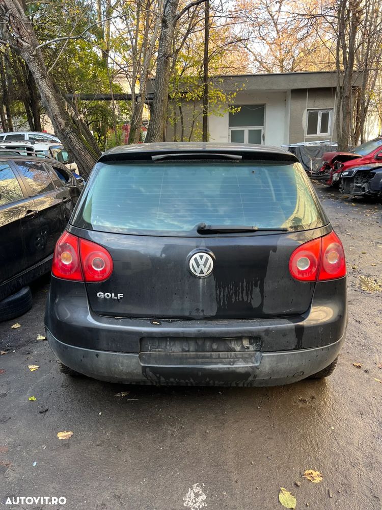 Dezmembrez VW Volkswagen Golf 5 benzina negru 2006 - 2