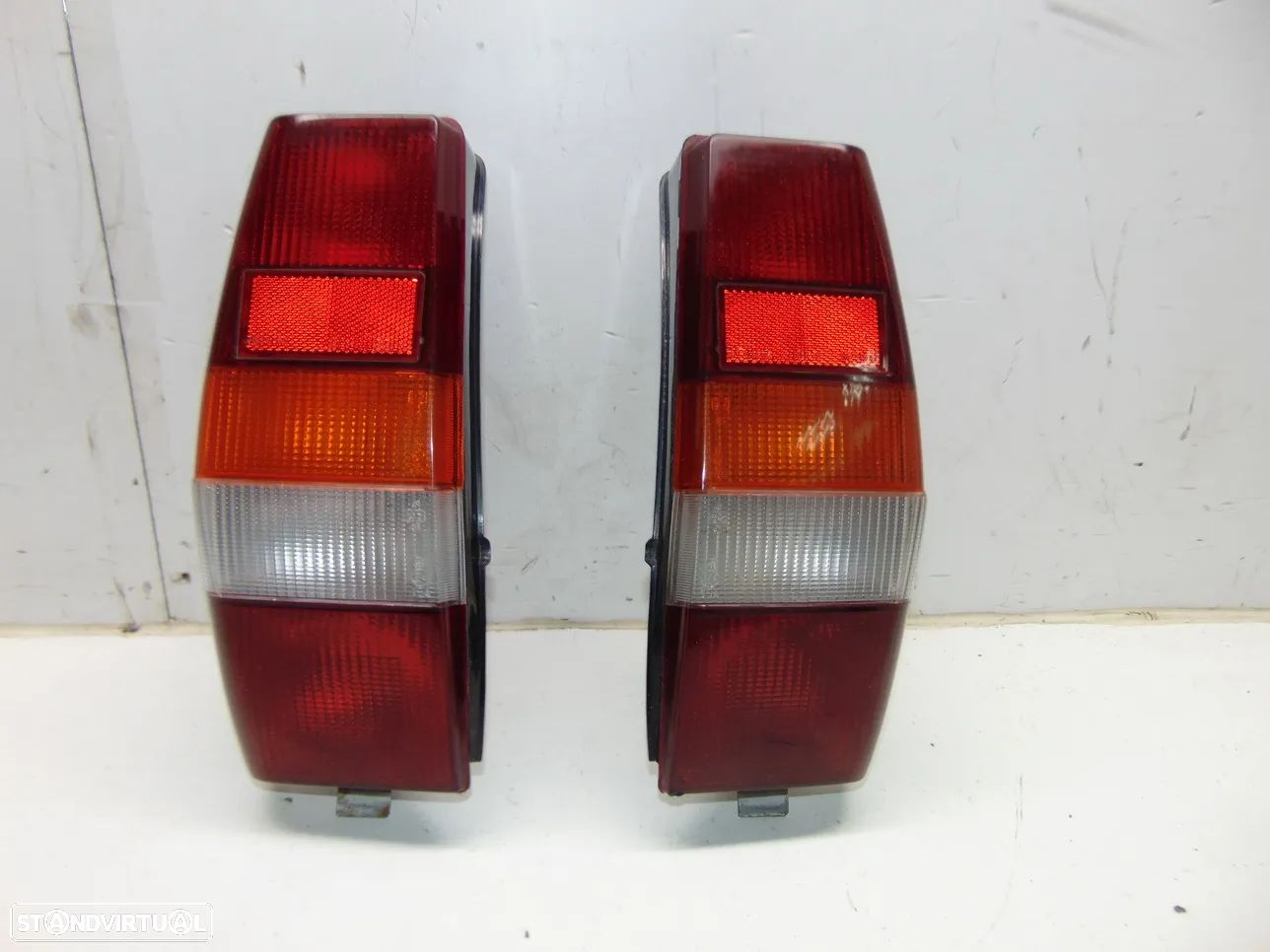 Peugeot 305 farolins - 1
