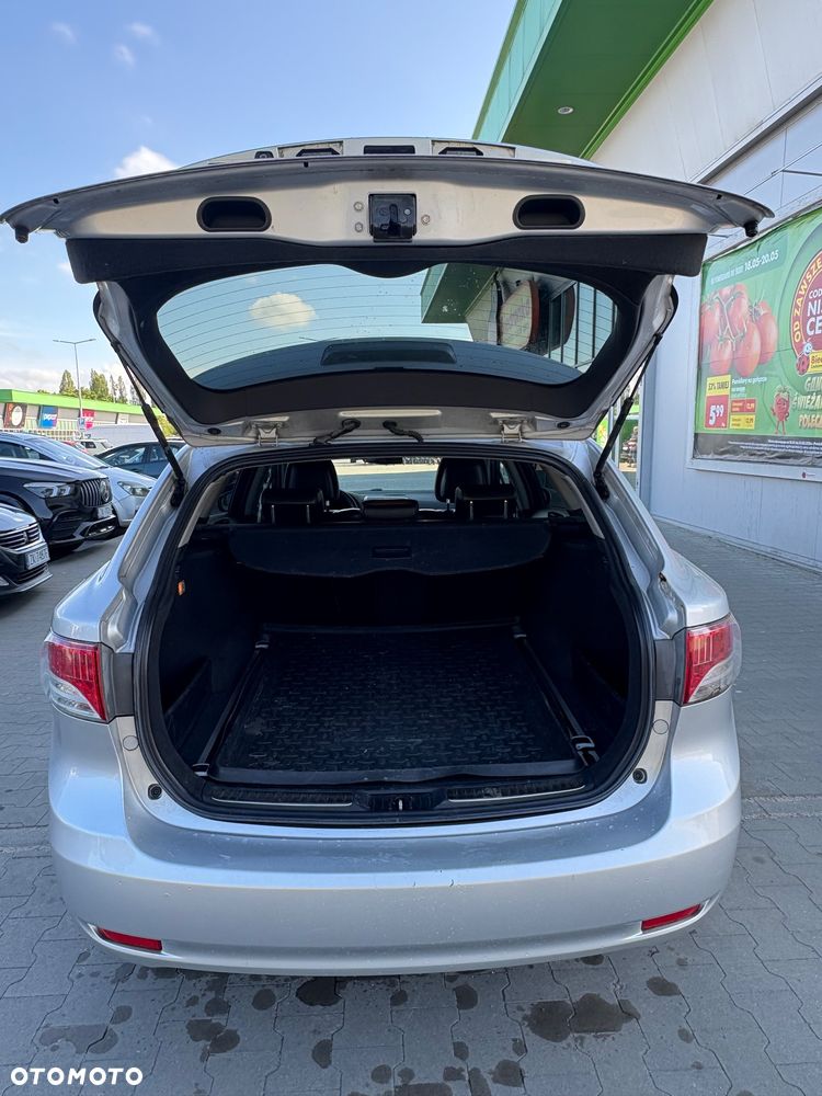 Toyota Avensis 2.2 D-CAT Premium - 13