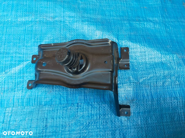 AUDI A4 A5 8W B9 MOCOWANIE KOLA ZAPASOWEGO 8W0802715B