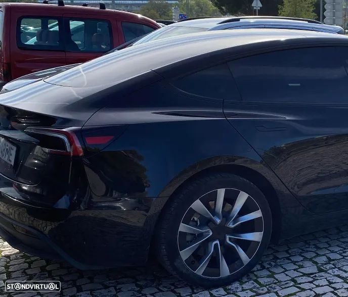 Tesla Model 3 - 4
