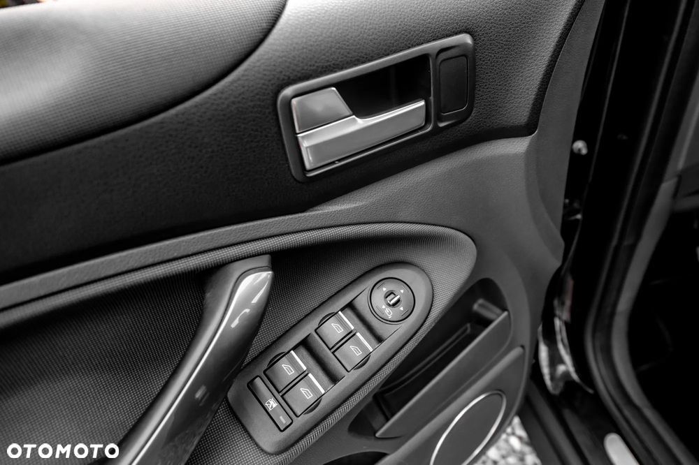 Ford Kuga 2.5 4x4 Titanium - 25