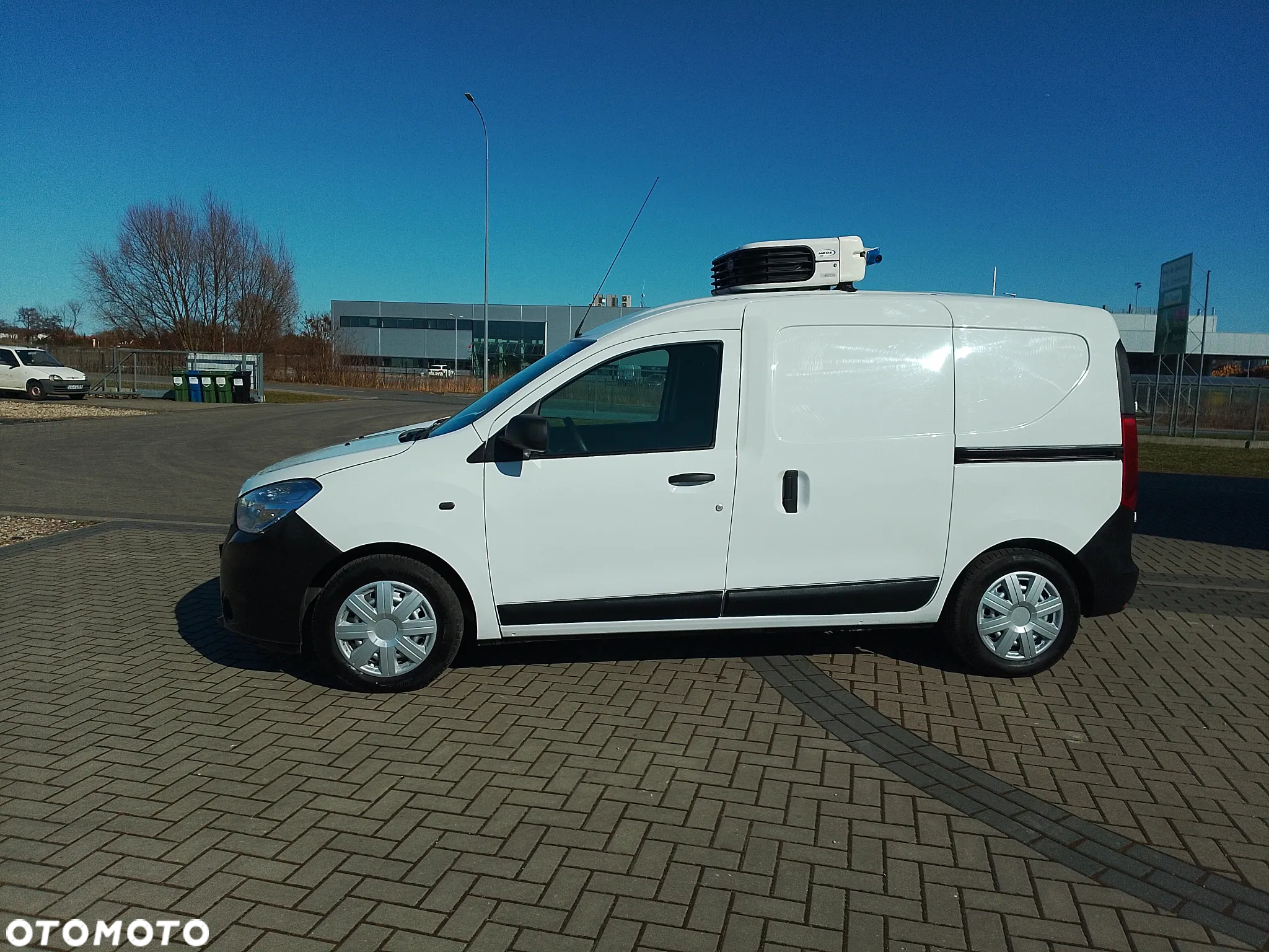 Dacia Dokker L2 Maxi Nowa Izoterma Chłodnia Mroźnia 2 x drzwi boczne Carrier 220V Lpg PL - 29
