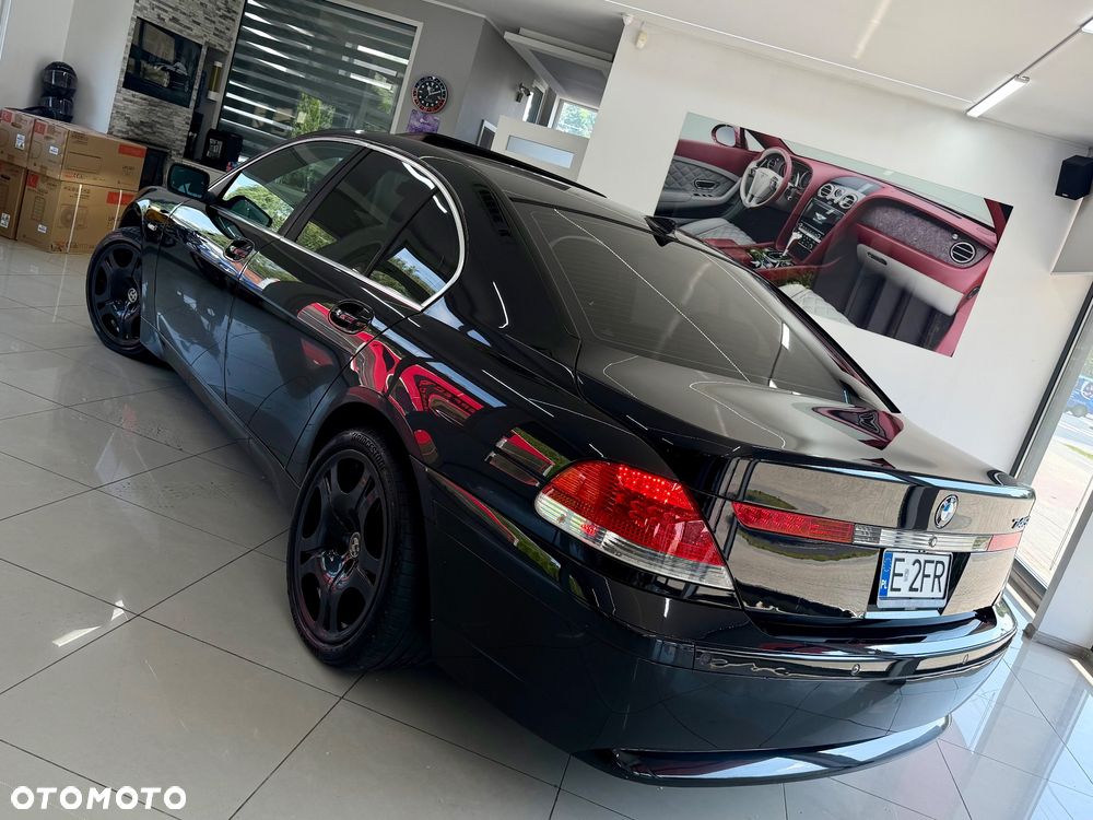 BMW Seria 7 745i - 14